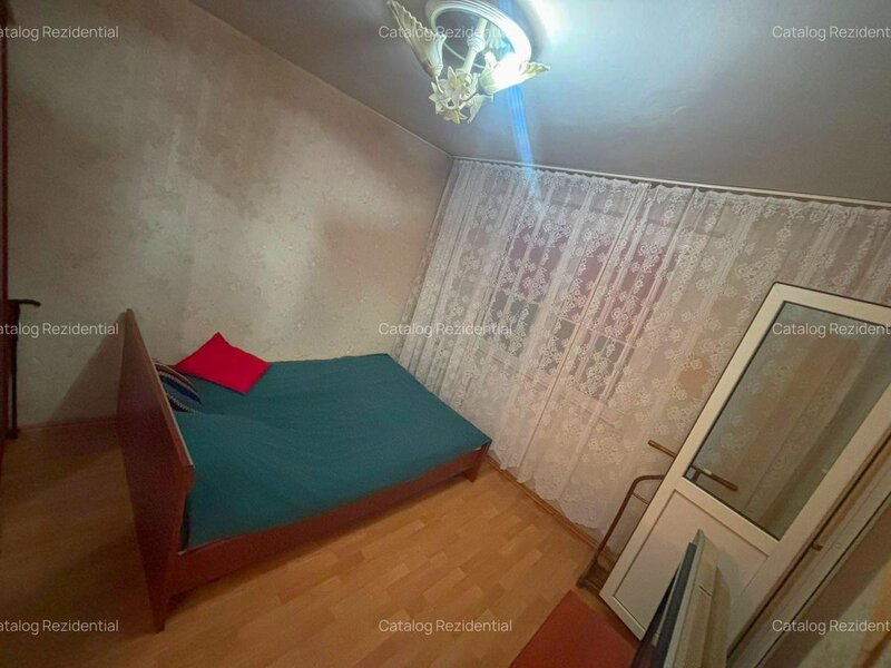 Titan, Auchan, apartament 3 camere etaj 6/8, bloc 1980